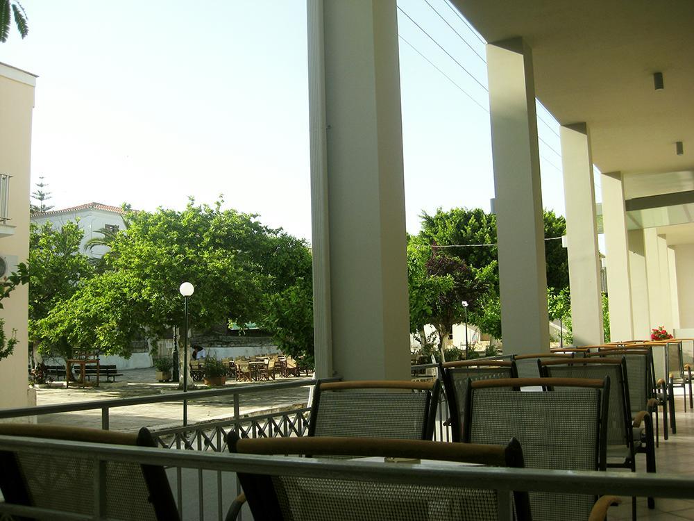Achilles Hotel Methoni  Exterior photo